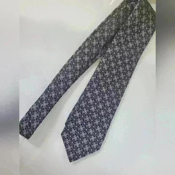 ZANETTI grey/silver with navy flowers tie. 100% silk. Made in Italy. - Picture 7 of 8